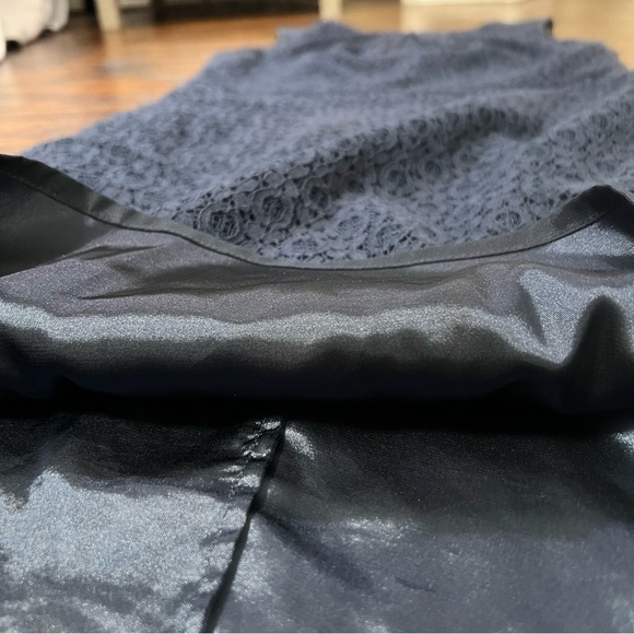 Tahari Navy Lace Overlay Sleeveless Sheath Dress Size 4 - Picture 5 of 10